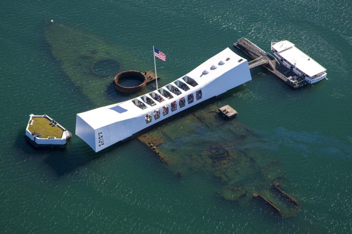 Oahu arizona ship uss edmunds sunken